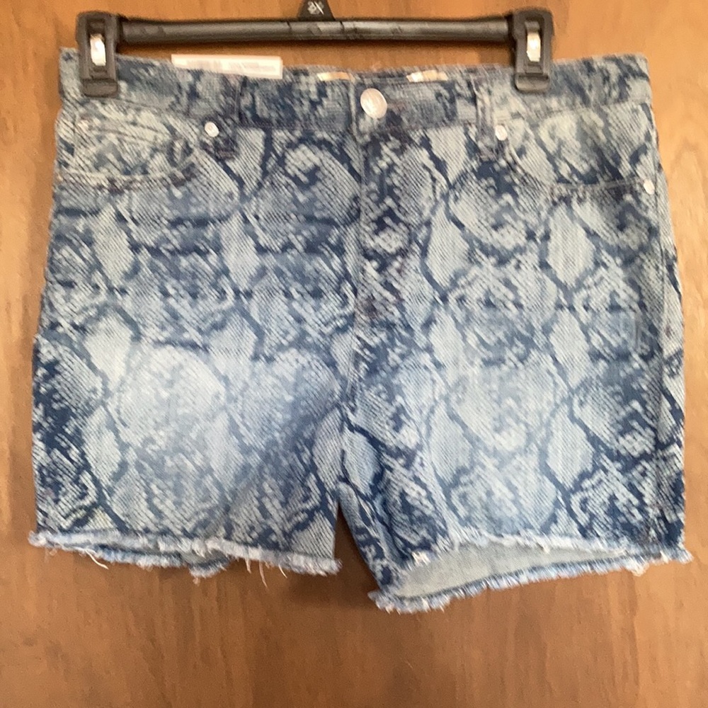 💜$15ifbundle3 Seven7 python print fray hem denim weekend short size 12 - Picture 6 of 17